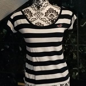 Hollister tee